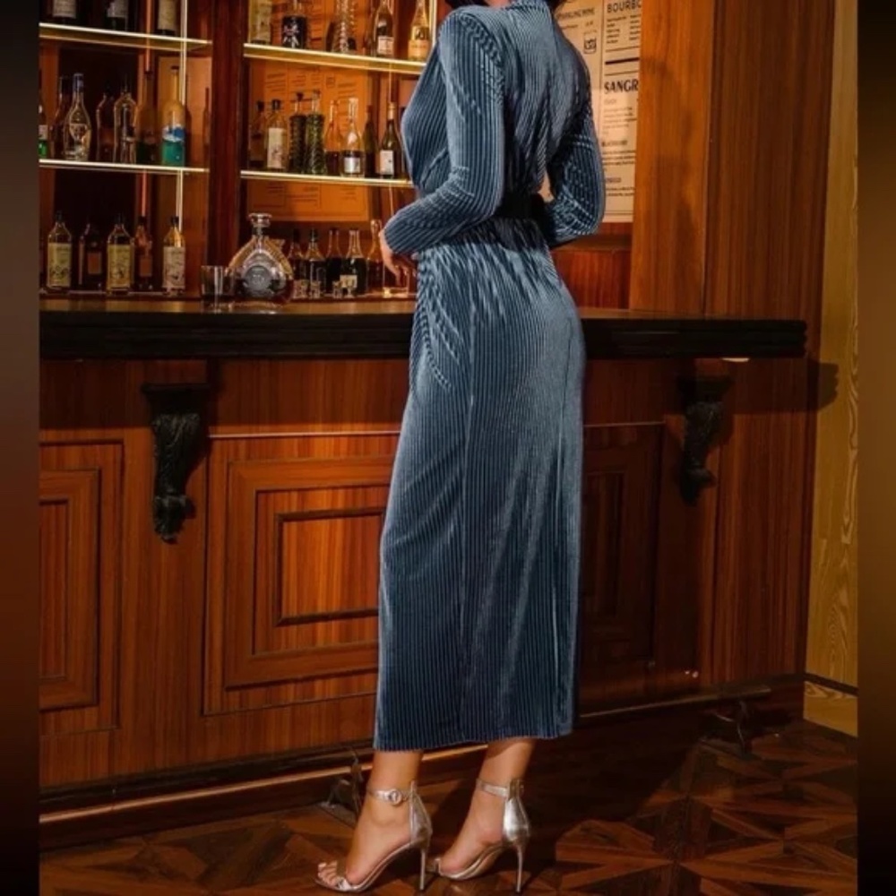 Luxurious Plunging Neck Velvet Party Evening Holiday Maxi Dress - Picture 6 of 8